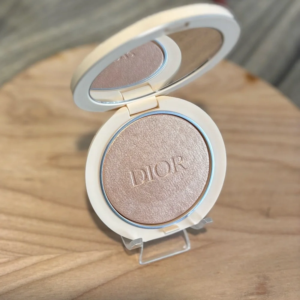 Dior #1 Radiant Glow in Beige Quilted Highlighter Compact Mirror! Out of Stock! - Picture 4 of 6